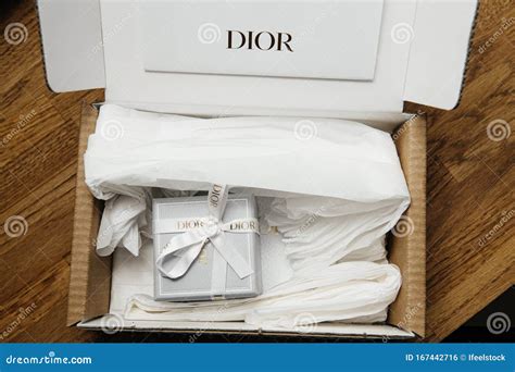 dior shipping time